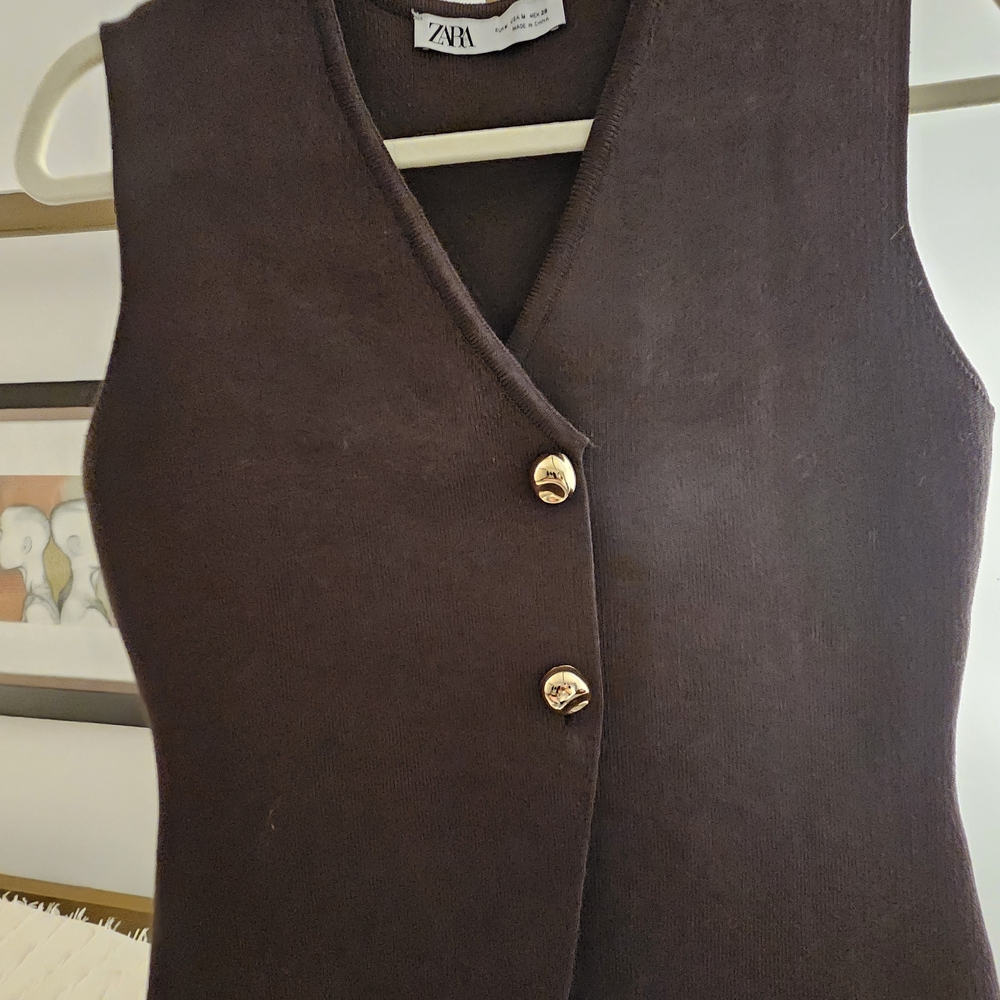 ✨ ZARA Basic Knit Gold Button Sleeveless Top – Size Medium ✨ - Picture 3 of 6